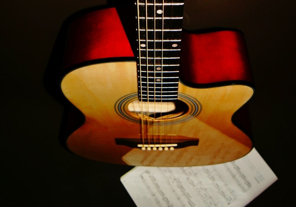 A semi-acoustic guitar and a music notes