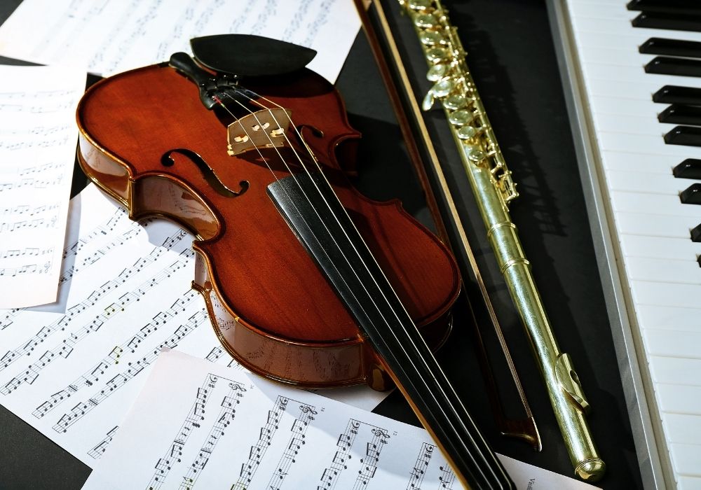 set of musical instruments including a viola