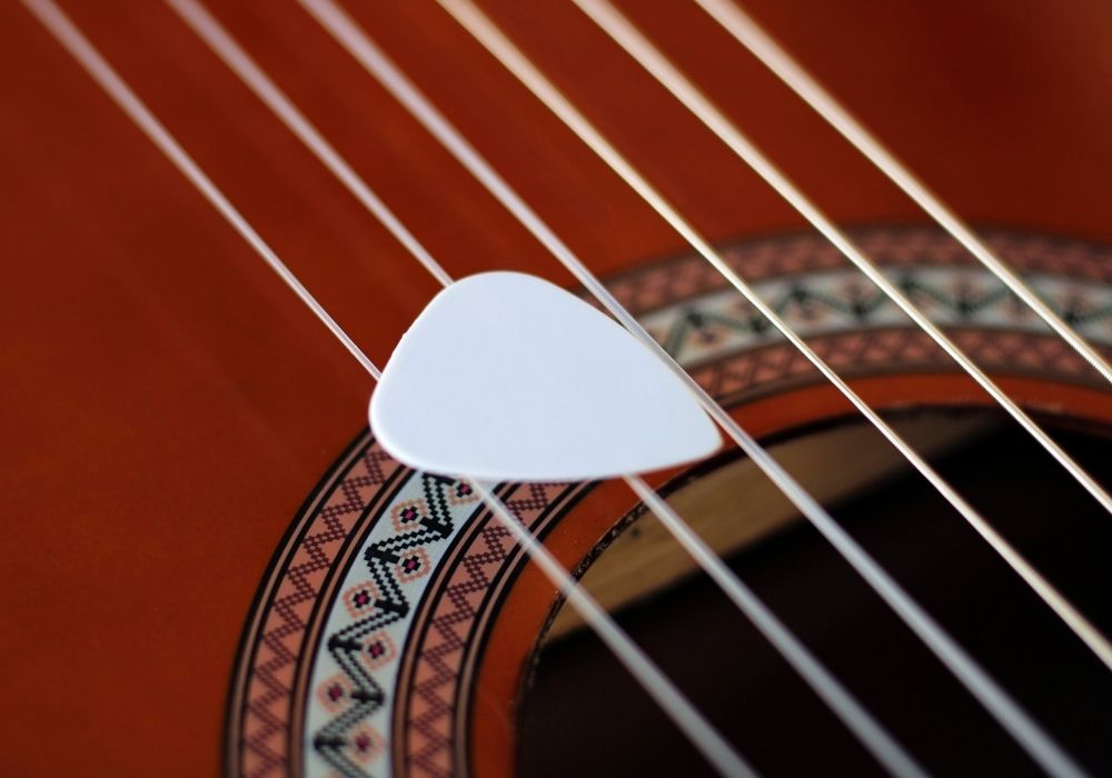 A white color acoustic guitar pick