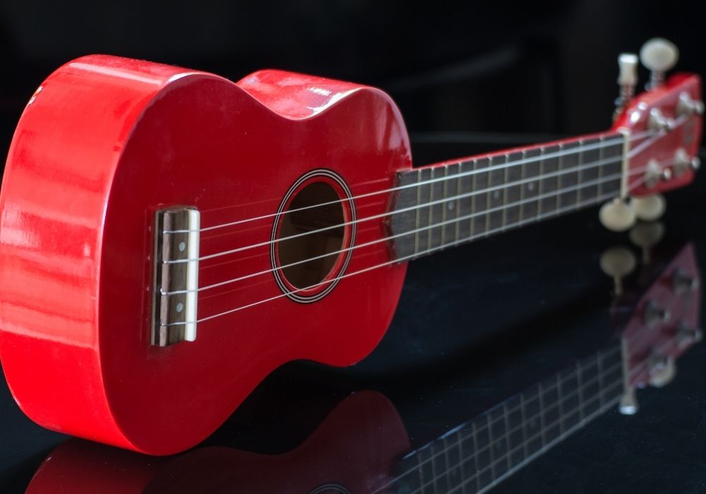 soprano ukulele color red with a soprano ukulele strings